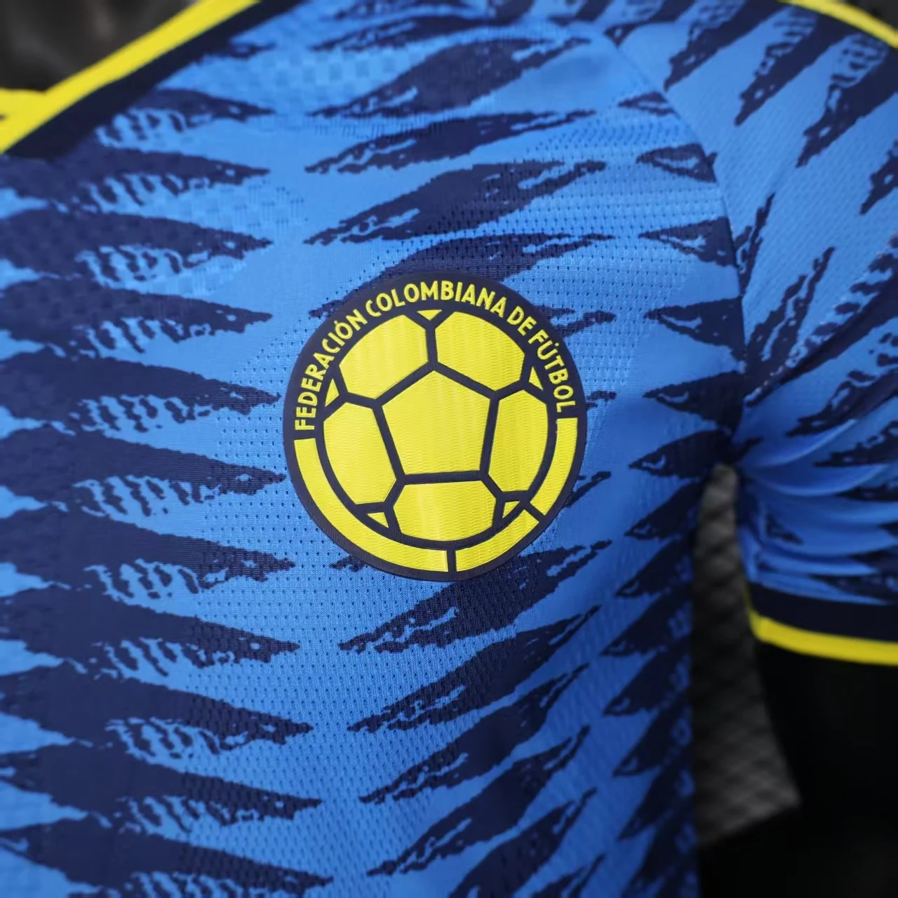 Colombia 2026 Away Football Jersey detail 1 view