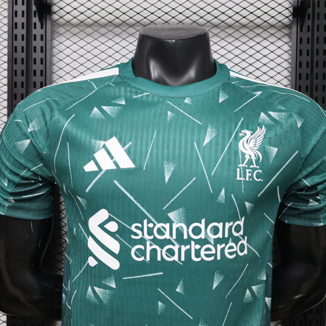 Liverpool 2026/27 Goalkeeper Football Jersey detail 2 view
