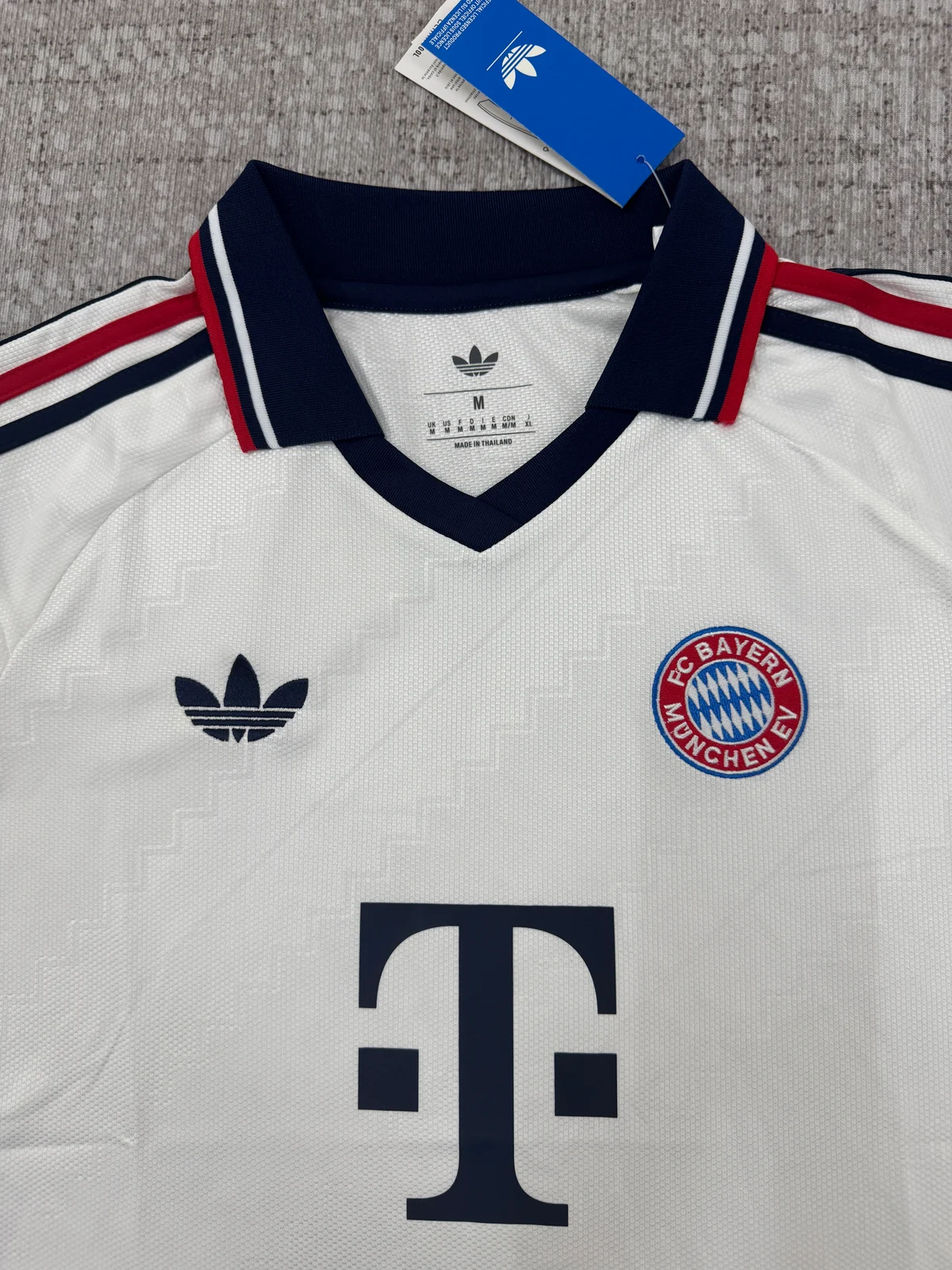 Bayern Munich 2026/27 Away Football Jersey – Women secondary view