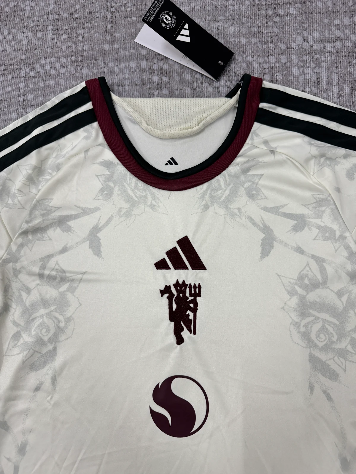 Manchester United 2026/27 Third Football Jersey – Women secondary view